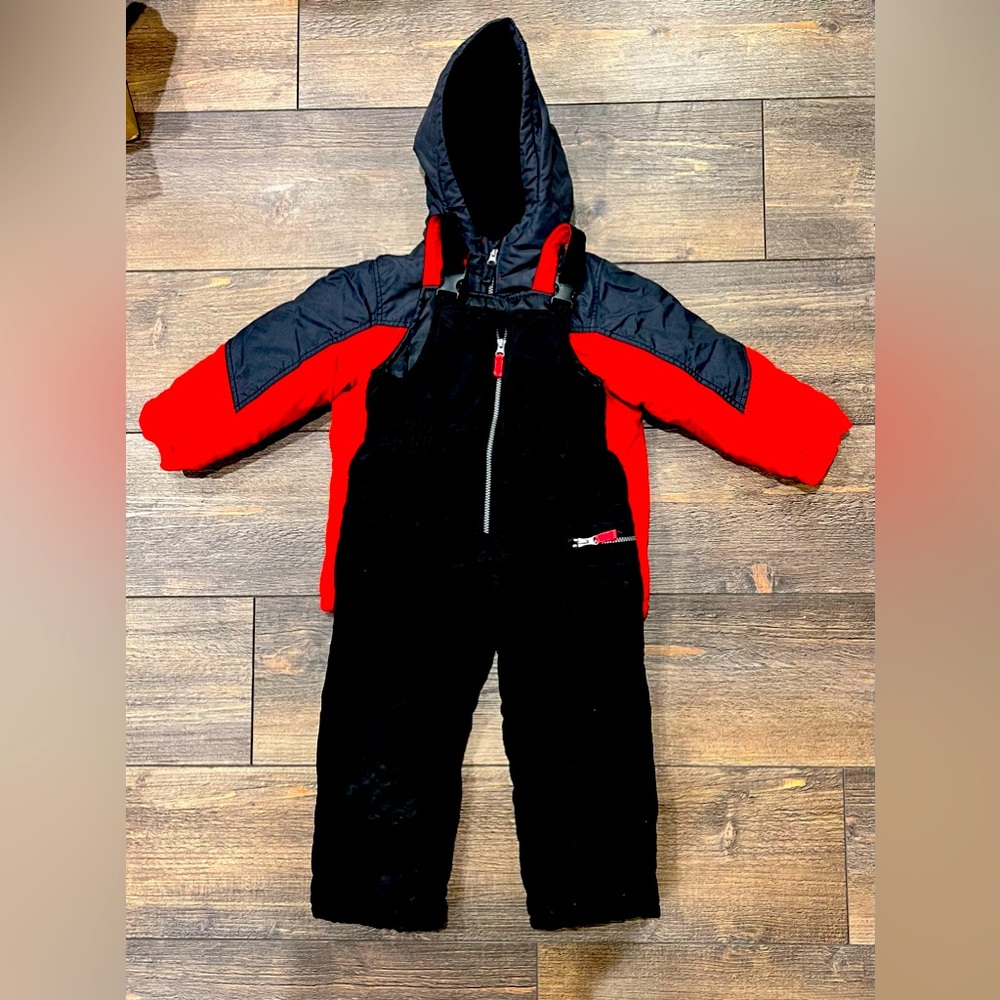 Carter’s snow bibs red/black excellent condition